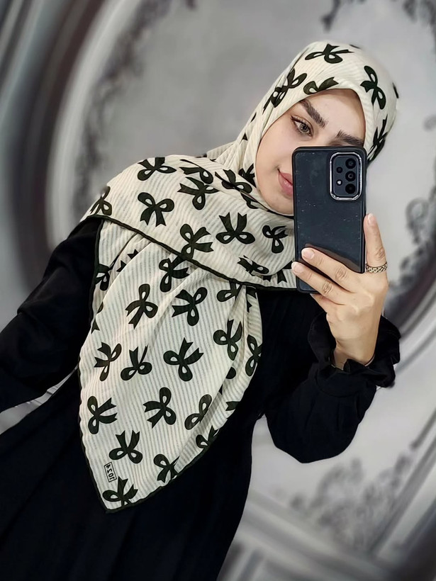 رنگ 2 زمینه کرم پاپیون سبز