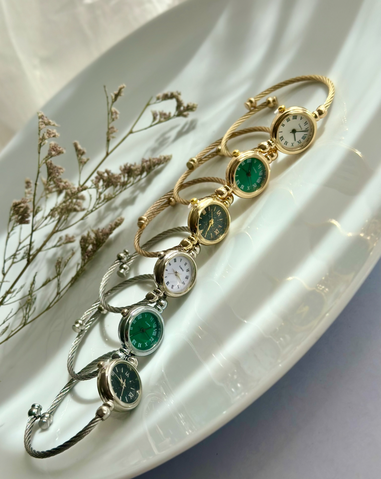 ساعت بنگلی زنانه زمینه رنگی