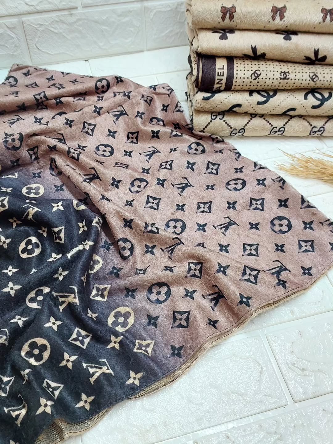 طرح 4 الوی کرم مشکی