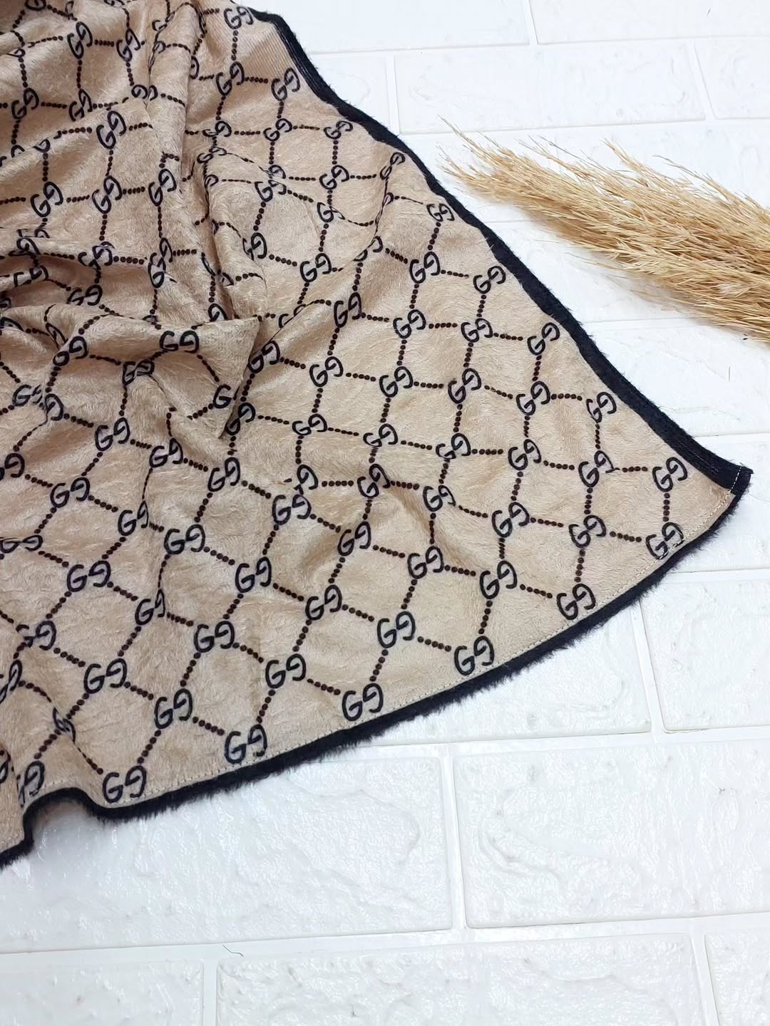 طرح 10 گوچی کرم خطی