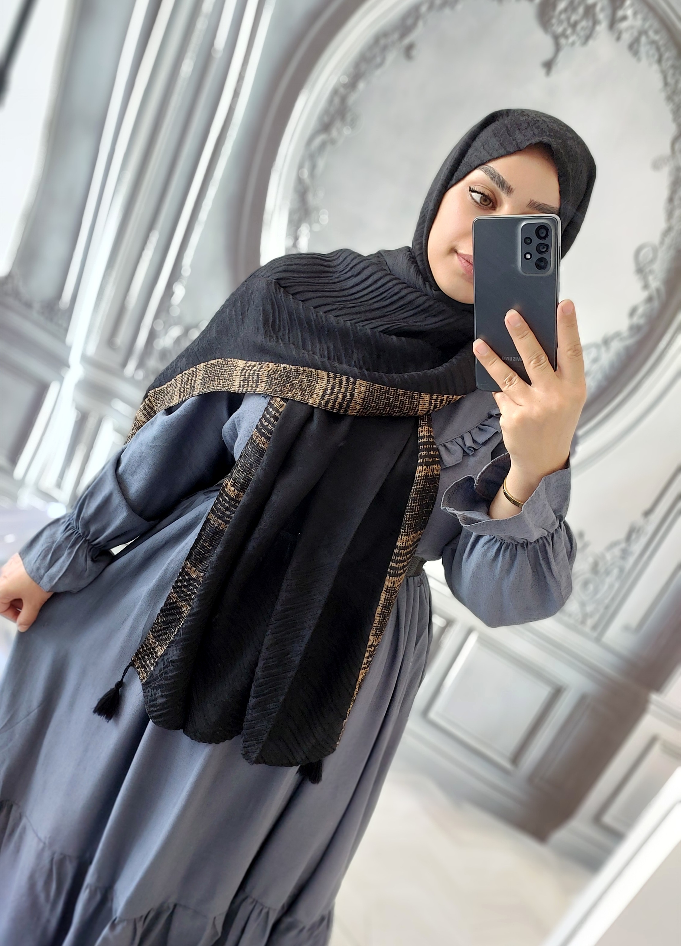 شال مشکی حاشیه دار